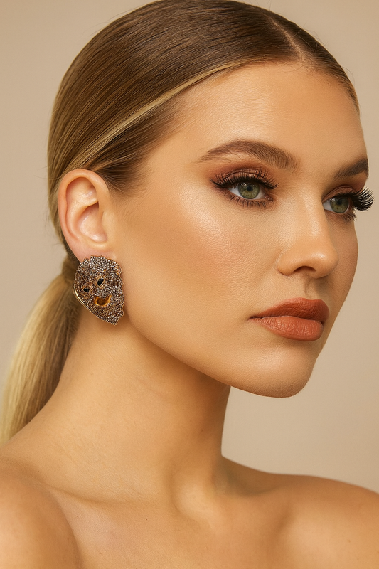 Aretes de chapa de oro.